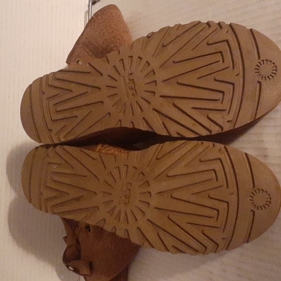 UGG women's lace-up bow boot - Picture 10 of 10